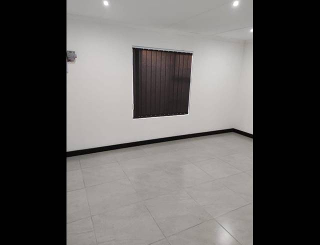 1,040M² OFFICE FOR SALE IN VANDERBIJLPARK SW 5